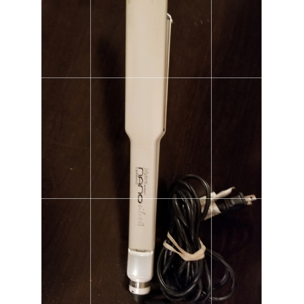Jibere Nano Silver Ceramic flat Iron 1 1/2.